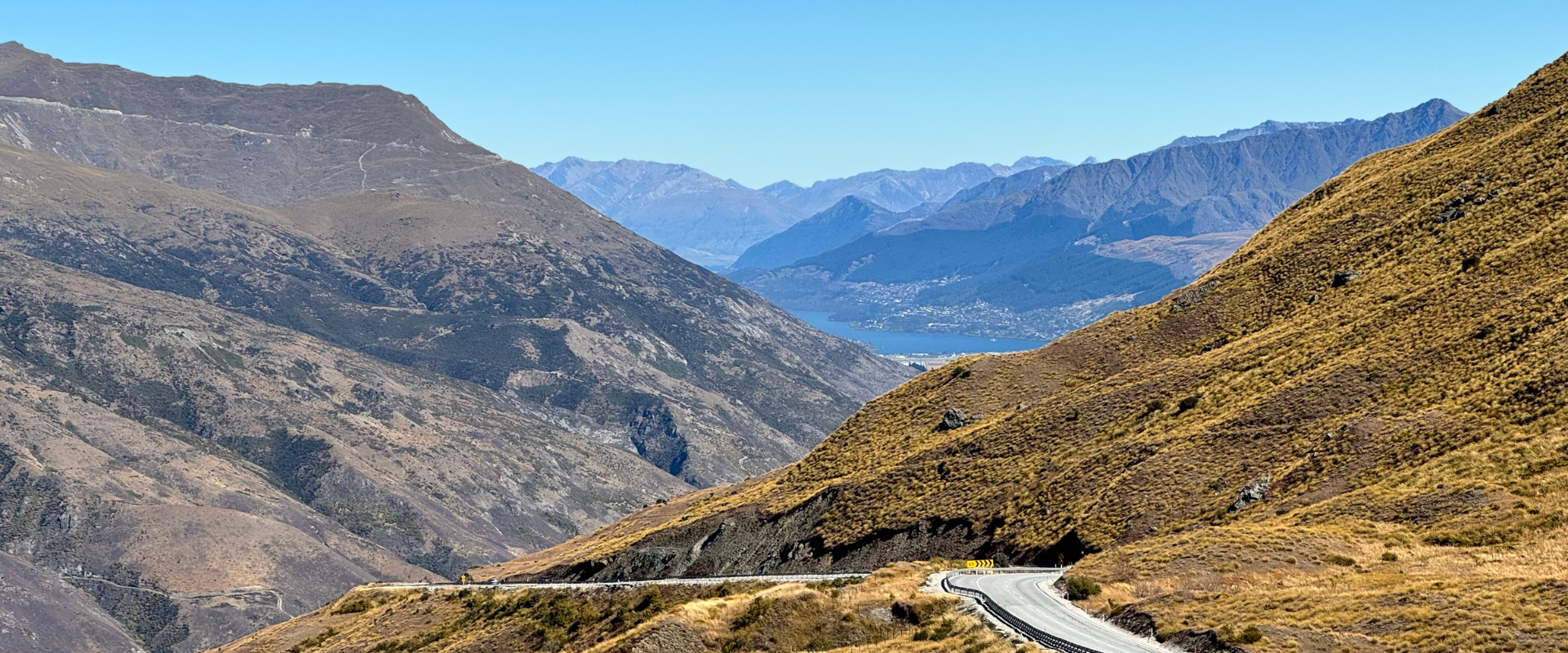 Queenstown drive into looking at the lake town and mountains